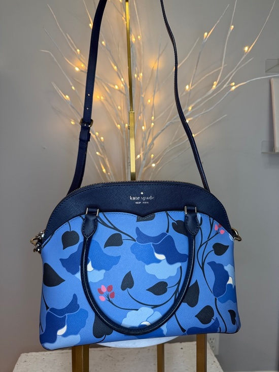 kate spade Handbags - Kate Spade NWOT blue, patterned cross or handbag 13 x 8 1/2“ x 5“ deep